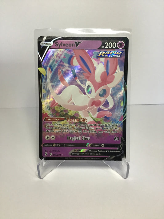 Sylveon V 074/203